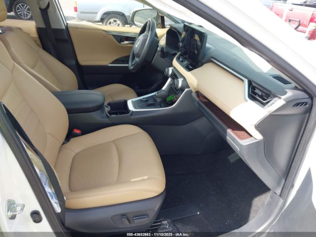 Toyota RAV4 Limited Image 4