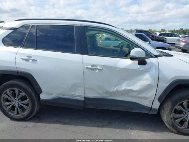 Toyota RAV4 Limited Image 7