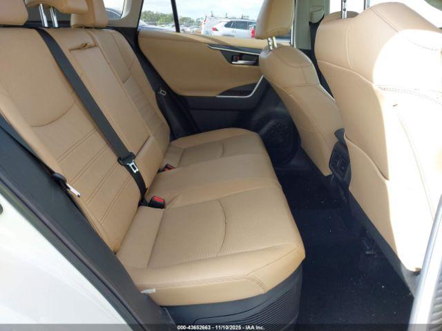 Toyota RAV4 Limited Image 13