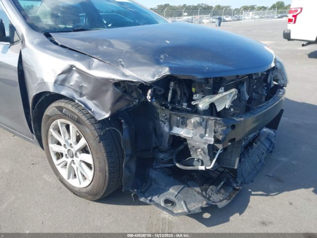 Toyota Camry L Image 10