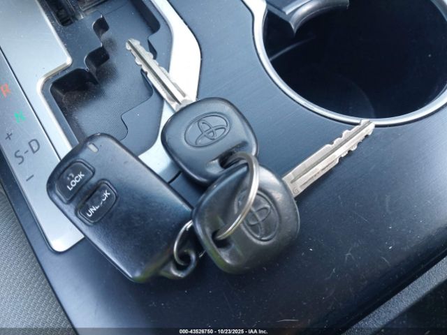 Toyota Camry L Image 9