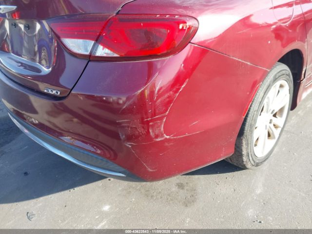 Chrysler 200 Limited Image 12