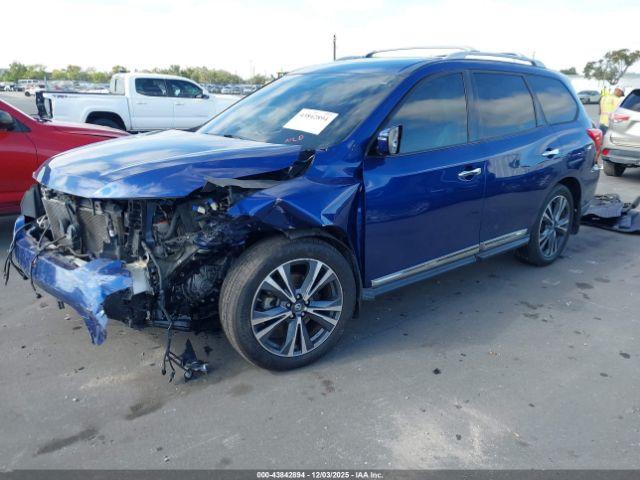 Nissan Pathfinder Platinum Image 2