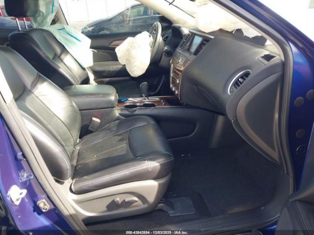 Nissan Pathfinder Platinum Image 3