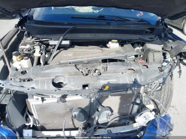 Nissan Pathfinder Platinum Image 16