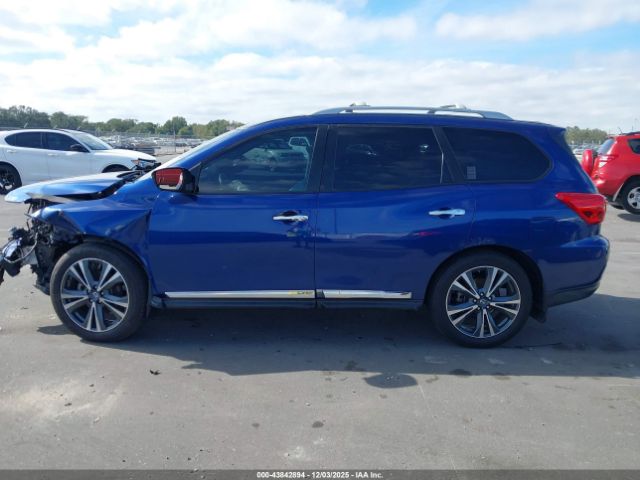 Nissan Pathfinder Platinum Image 14