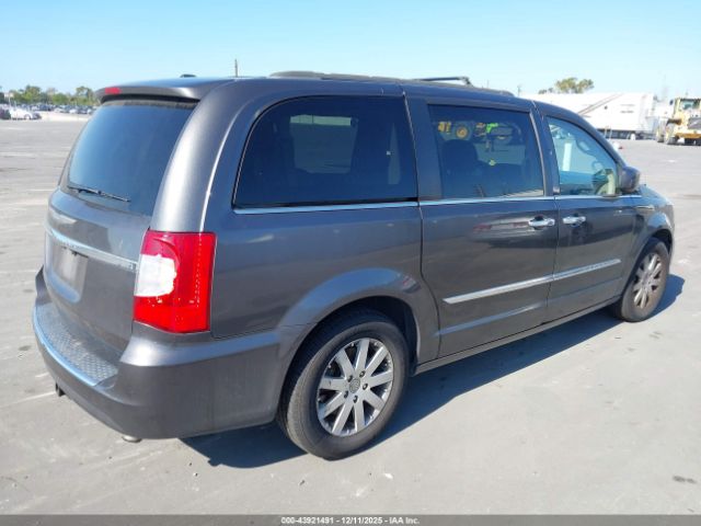Chrysler Town & Country Touring Image 6