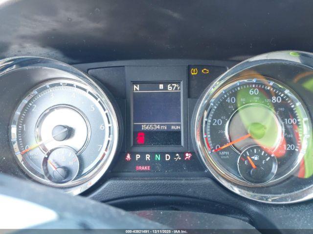 Chrysler Town & Country Touring Image 17