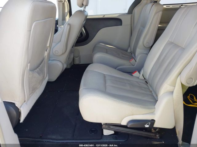 Chrysler Town & Country Touring Image 10