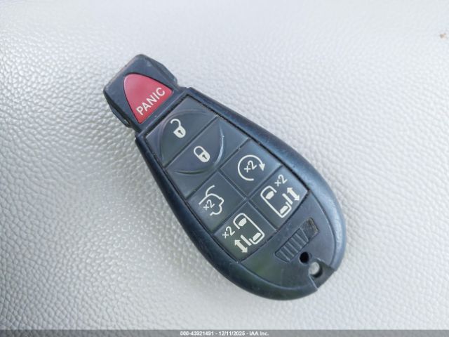 Chrysler Town & Country Touring Image 15