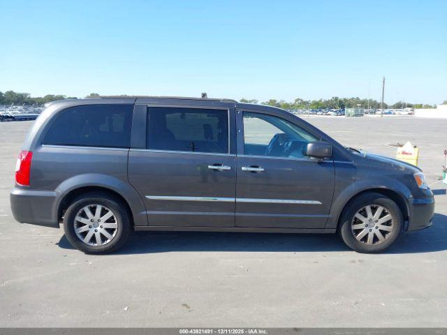 Chrysler Town & Country Touring Image 3