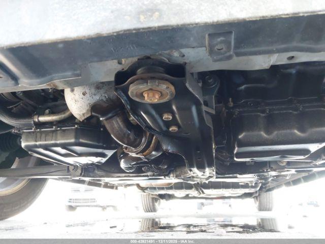 Chrysler Town & Country Touring Image 2