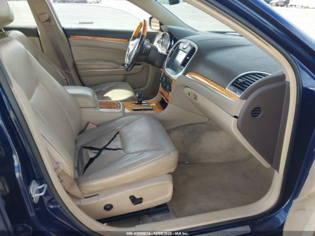 Chrysler 300c Image 6