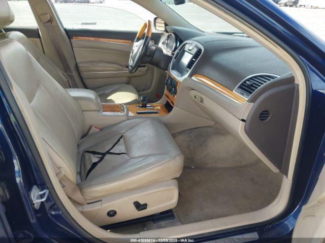 Chrysler 300c Image 6