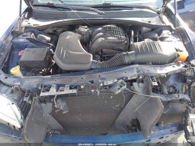 Chrysler 300c Image 16