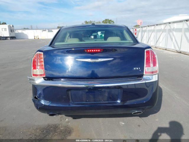 Chrysler 300c Image 9