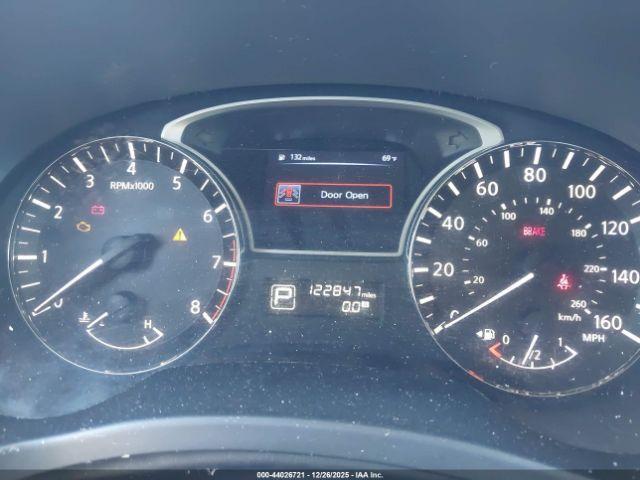 Nissan Pathfinder Sv Image 10