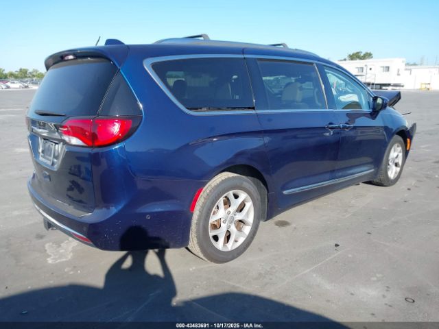 Chrysler Pacifica Touring-l Plus Image 6