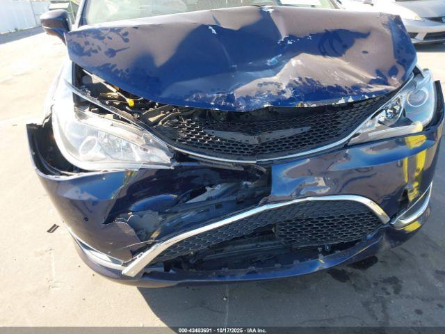 Chrysler Pacifica Touring-l Plus Image 7