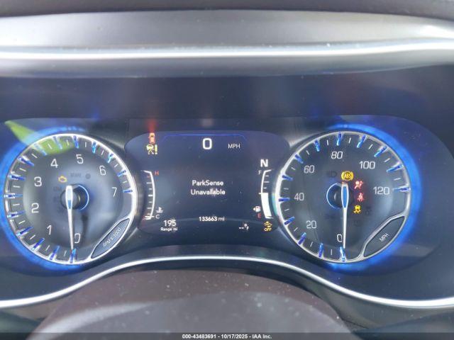 Chrysler Pacifica Touring-l Plus Image 3