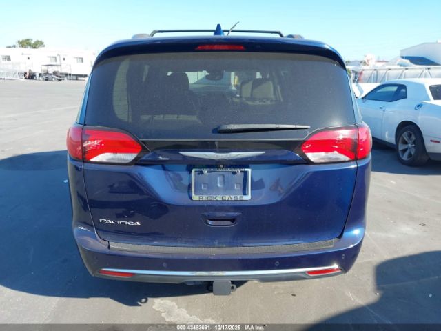 Chrysler Pacifica Touring-l Plus Image 8