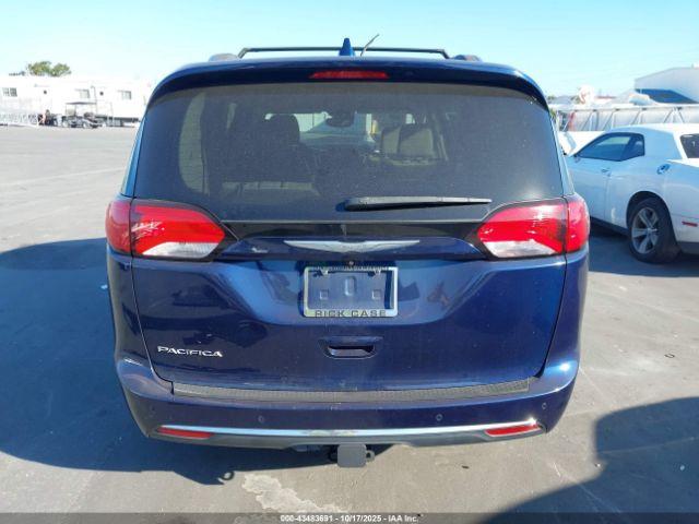 Chrysler Pacifica Touring-l Plus Image 8