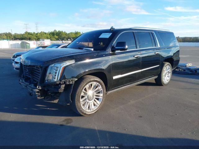 Cadillac Escalade Platinum Image 4