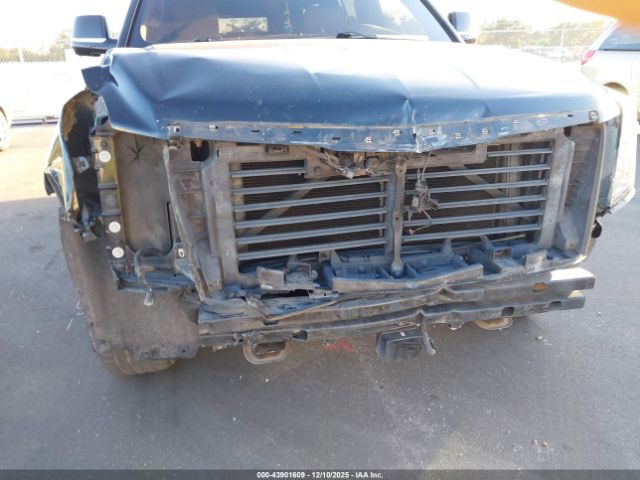 Cadillac Escalade Platinum Image 6