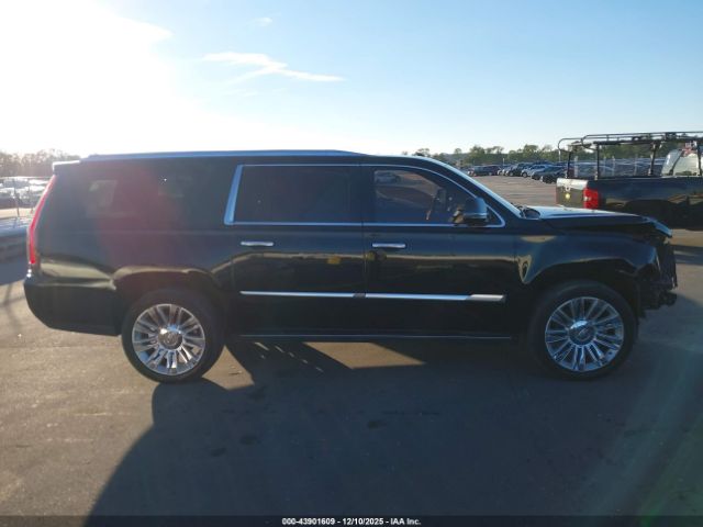 Cadillac Escalade Platinum Image 15