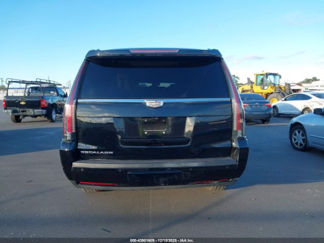 Cadillac Escalade Platinum Image 16