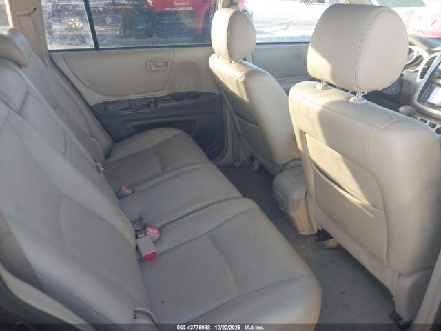 Toyota Highlander V6 Image 2