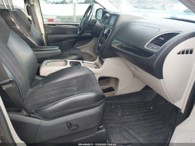 Chrysler Town & Country Touring-l 30th Anniversary Image 11