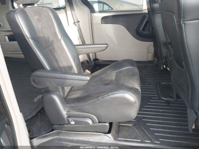 Chrysler Town & Country Touring-l 30th Anniversary Image 12