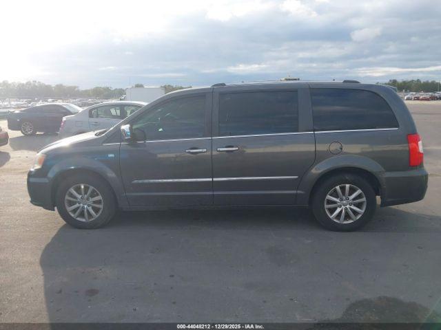 Chrysler Town & Country Touring-l 30th Anniversary Image 15