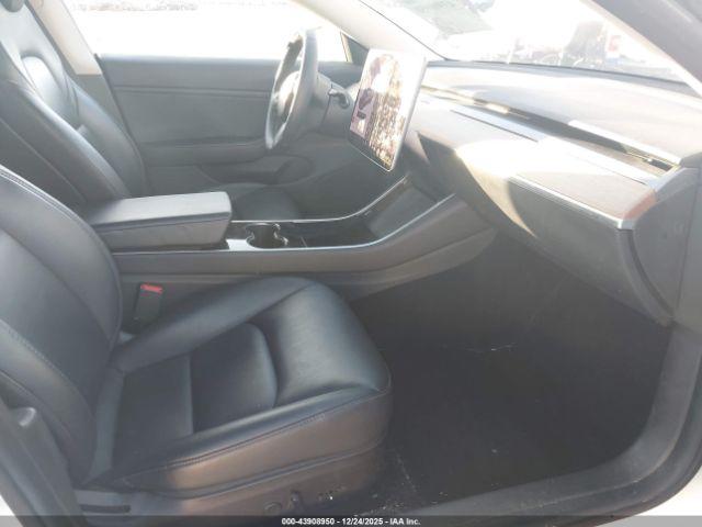 Tesla Model 3 Image 14