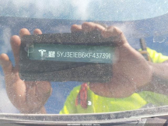 Tesla Model 3 Image 2