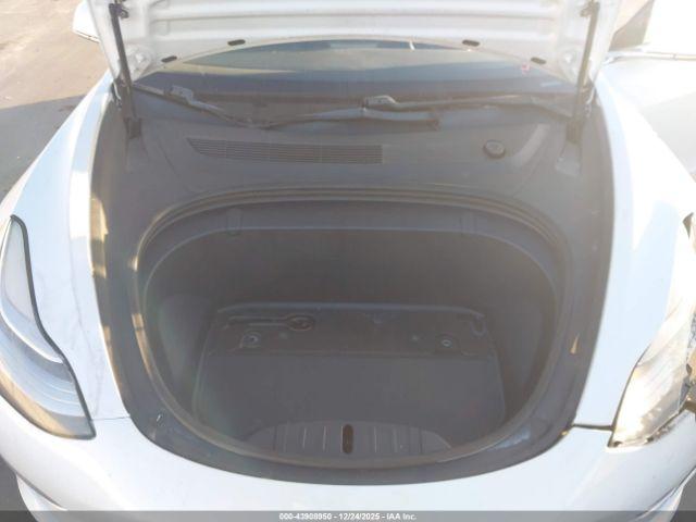 Tesla Model 3 Image 16