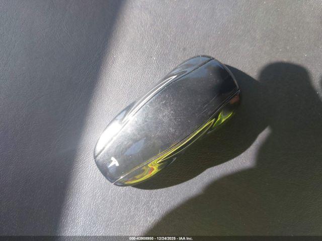 Tesla Model 3 Image 8