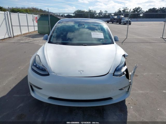 Tesla Model 3 Image 5