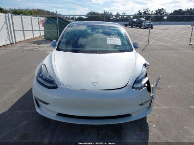 Tesla Model 3 Image 5