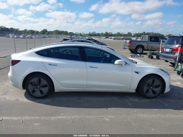 Tesla Model 3 Image 3
