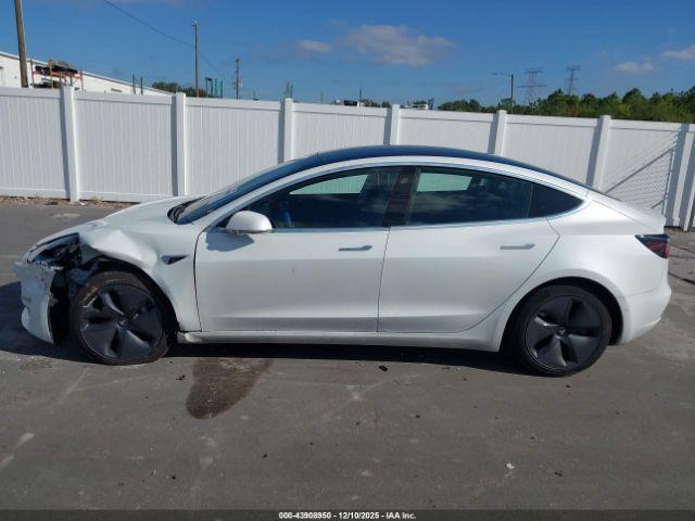 Tesla Model 3 Image 9