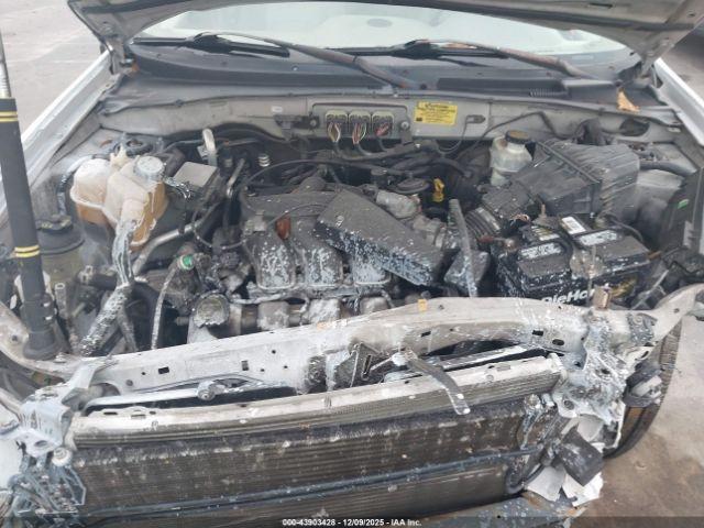 Mercury Mariner Image 10