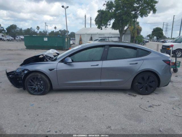 Tesla Model 3 Long Range Rear-wheel Drive Image 8