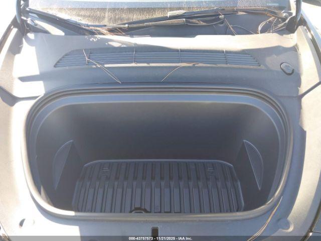 Tesla Model Y Long Range Dual Motor All-wheel Drive Image 15