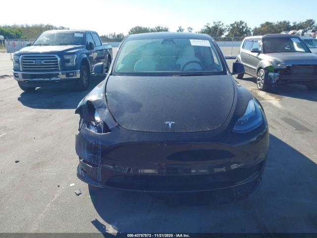 Tesla Model Y Long Range Dual Motor All-wheel Drive Image 14