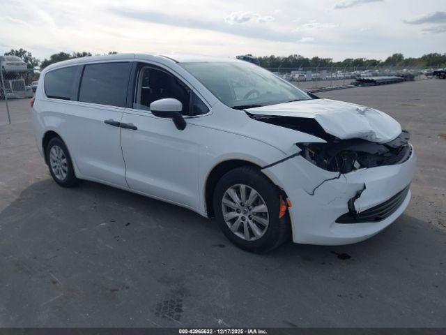  Salvage Chrysler Pacifica