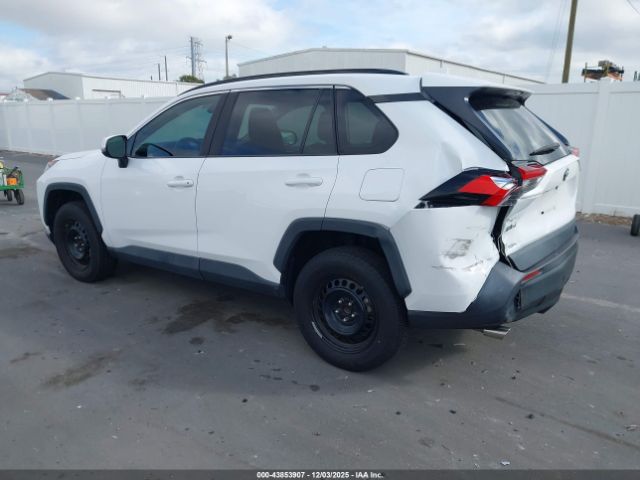 Toyota RAV4 Le Image 15