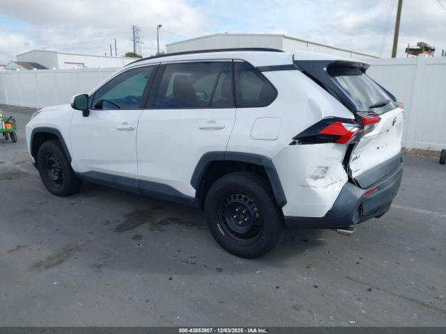 Toyota RAV4 Le Image 15