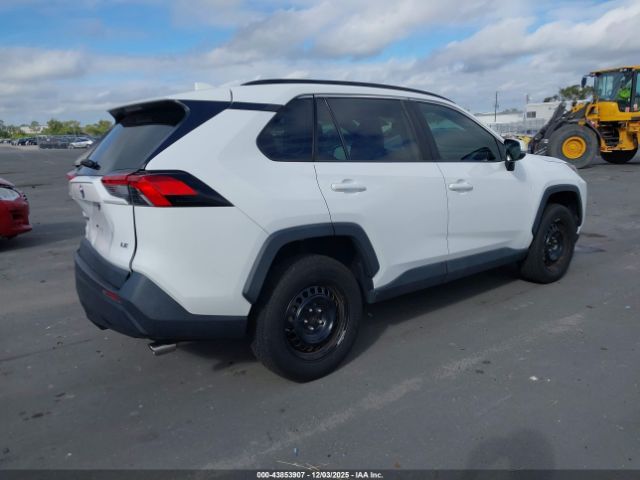 Toyota RAV4 Le Image 3